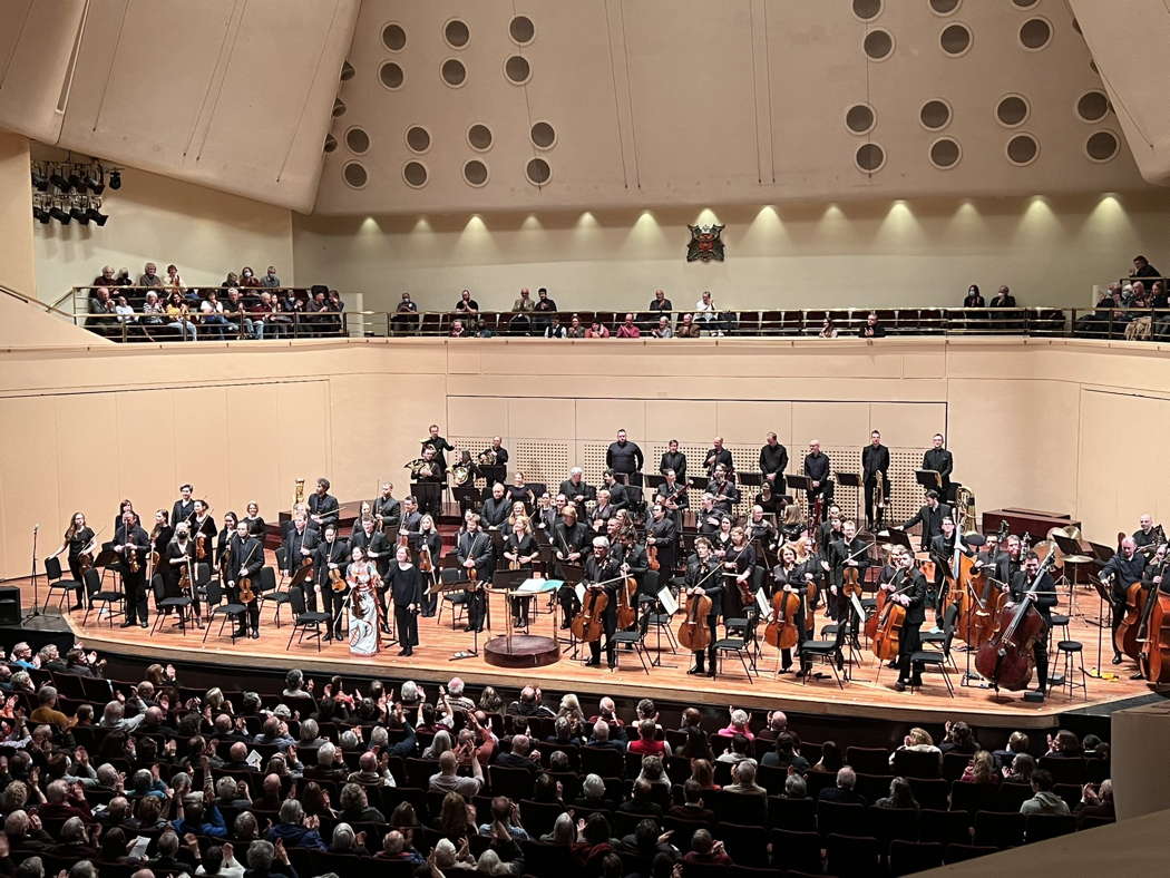 Patricia Kopatchinskaya, Mirga Gražinytė-Tyla and the CBSO sharing the applause at the end of Stravinsky's Violin Concerto at Nottingham Royal Concert Hall