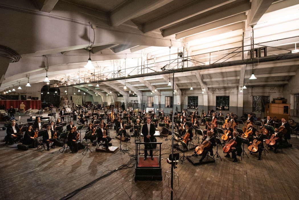 The Orchestra del Teatro dell'Opera di Roma directed by Michele Mariotti for Teatro dell'Opera di Roma's 'La bohème'. Photo © 2022 Fabrizio Sansoni