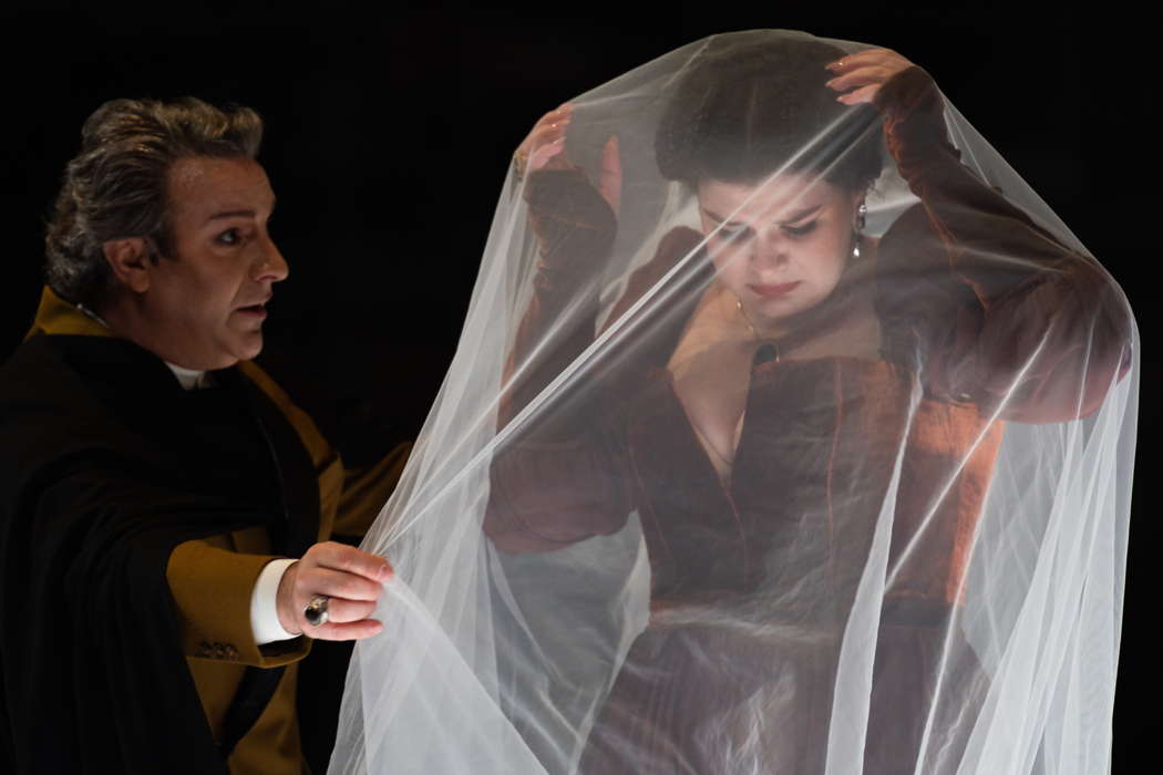 John Osborn as Arturo and Irene Savignano as Enrichetta di Francia in the Teatro dell'Opera di Roma production of Bellini's 'I puritani'. Photo © 2022 Fabrizio Sansoni