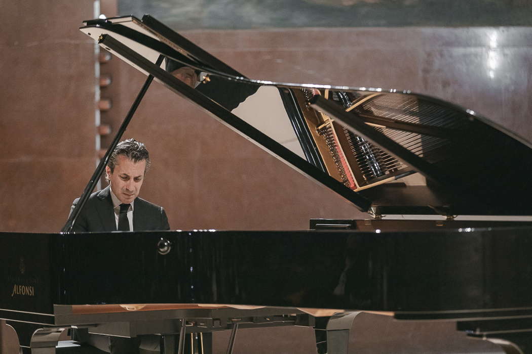 Roberto Cominati playing Ravel at the Aula Magna della Sapienza in Rome on 7 May 2022. Photo © 2022 Andrea Caramelli