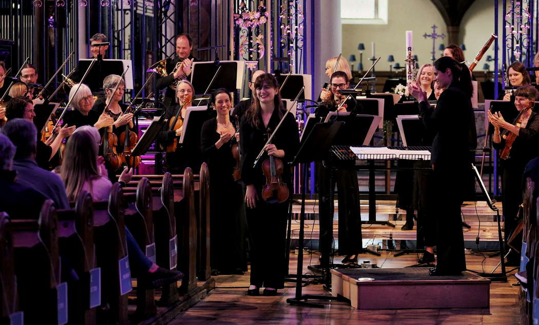 Sophie Rosa with Delyana Lazarova and members of Sinfonia Viva in Derby Cathedral on 4 May 2022. Photo © 2022 Ali J Photography