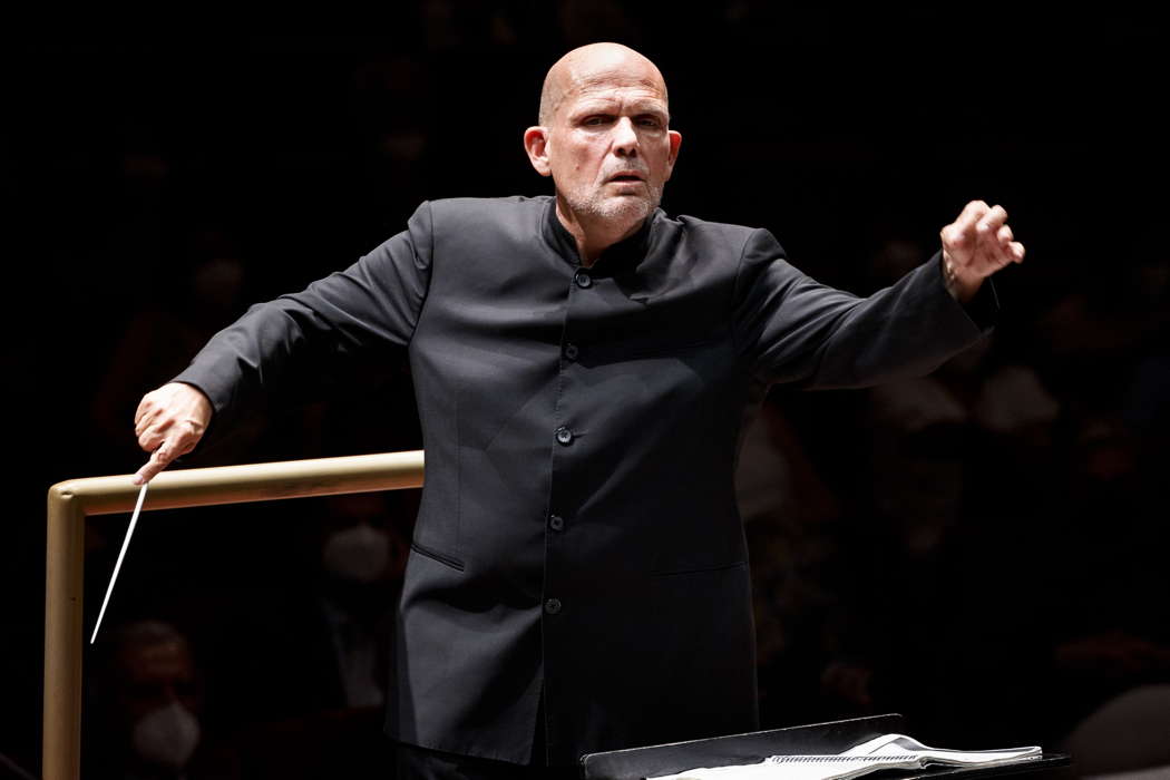 Jaap van Zweden conducting the Orchestra dell'Accademia Nazionale di Santa Cecilia in Rome. Photo © 2022 Musacchio, Ianniello & Pasqualini