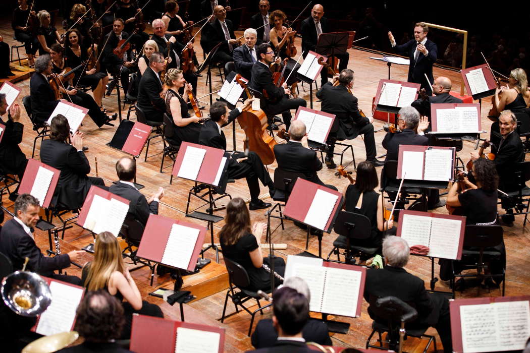 Daniel Harding and the Orchestra dell'Academia di Santa Cecilia. Photo © 2022 Musacchio, Ianniello & Pasqualini