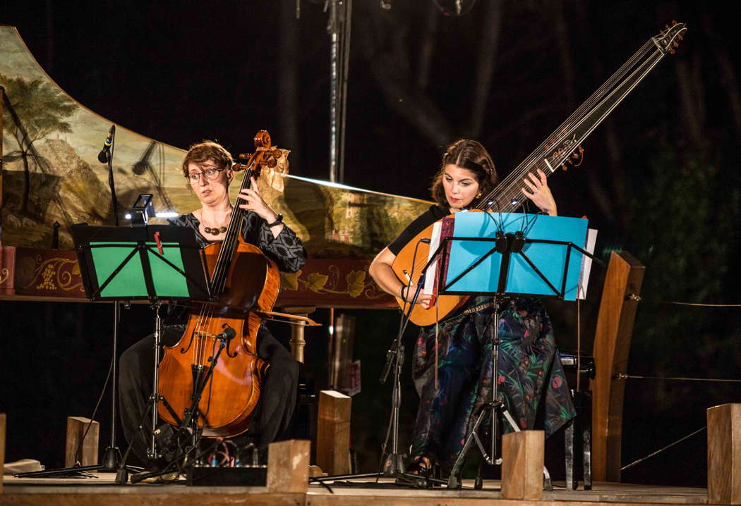 Baroque music for cello and theorbo - Agnieszka Oszanca and Francesca Benetti performing at the Roman Philharmonic Academy. Photo © 2022 Max Pucciariello