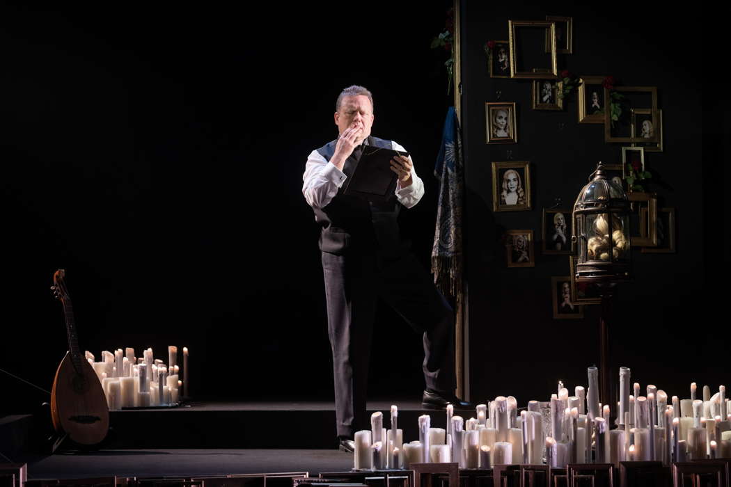 Peter Auty as Paul in Carmen Jacobi's stunning staging of Korngold's 'Die tote Stadt' at Longborough Festival Opera. Photo © 2022 Matthew Williams-Ellis