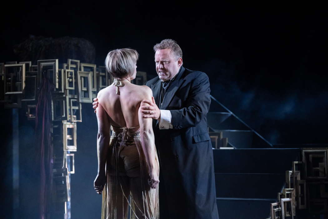 Confrontation or longing - Paul seizes Marietta, whom he will, as he believes, strangle in Longborough Festival Opera's 'Die tote Stadt'. Photo © 2022 Matthew Williams-Ellis