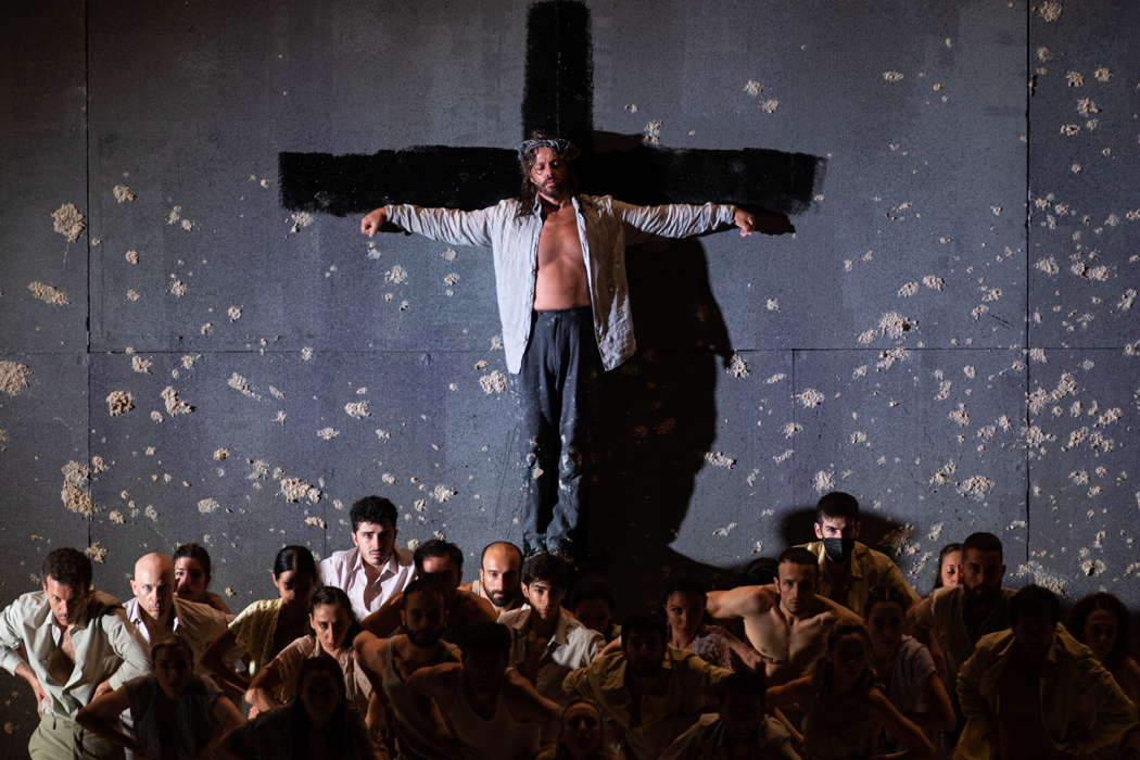 Markus Werba in Teatro dell'Opera di Roma's production of Bernstein's 'Mass'. Photo © 2022 Fabrizio Sansoni