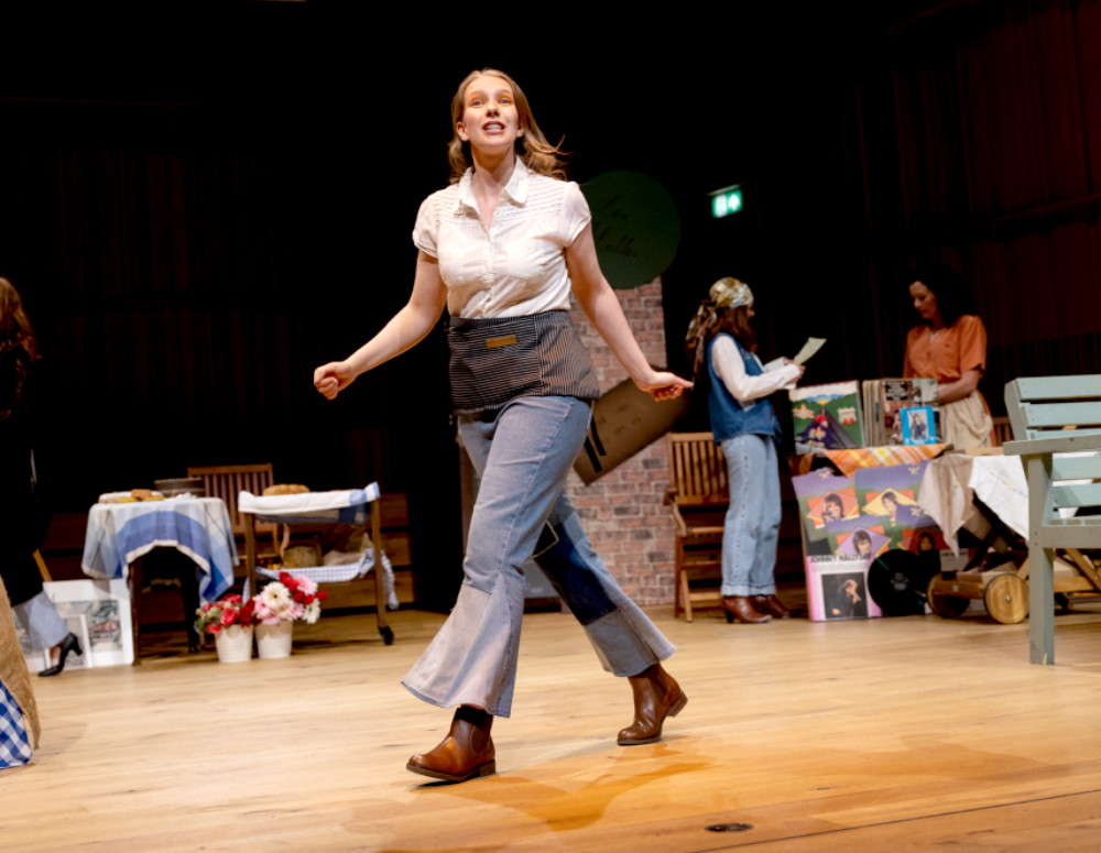 Ciboulette (Matilda Wale), touchingly in search of her long-lost parents to get permission to marry her love-lorn kitchen boy, Croûte-au-pot (the no less enchanting Charlotte Browne) in Offenbach's 'Mesdames de la Halle'. Photo © 2022 Vitaliy Turovskyy