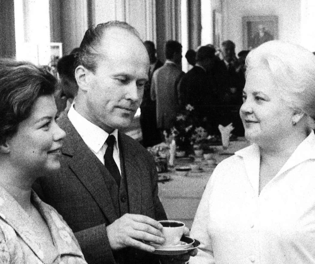 Matti Lehtinen (1922-2022, centre) at the 1965 season opening of Finnish National Opera