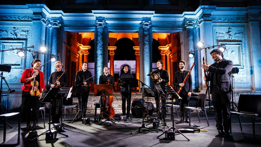 The members of Il Pomo d'Oro at the end of their performance of Schubert's Octet in Rome. Photo © 2022 Flavio Janniello