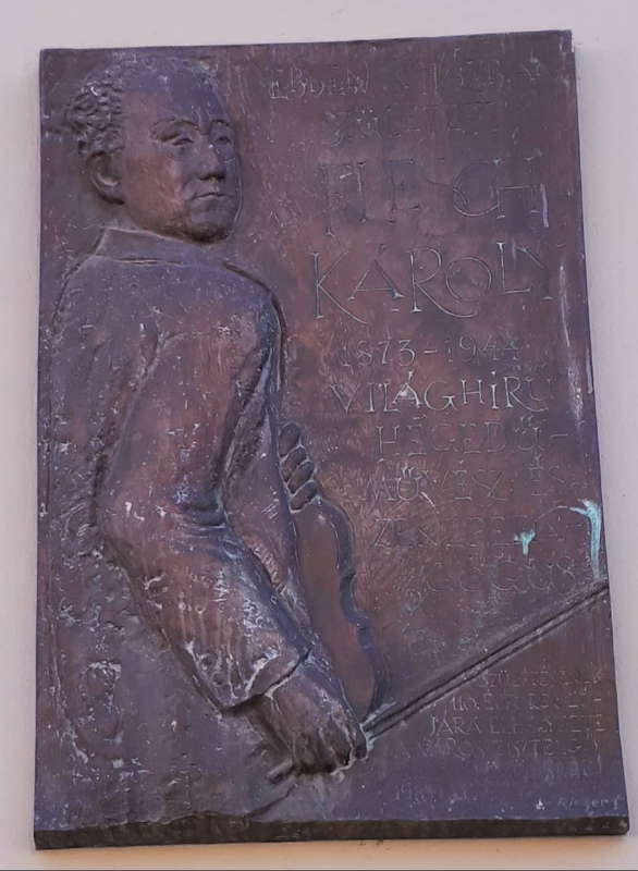 Plaque on the wall of the birthplace in Mosonmagyaróvár, Hungary of violinist and teacher Károly/Carl Flesch. Photo © Anett Fodor