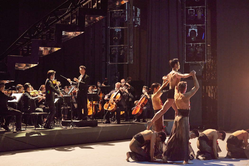 A scene from Hong Kong Ballet and Hong Kong Philharmonic Orchestra's 'The Last Song'. Photo © 2022 Keith Hiro