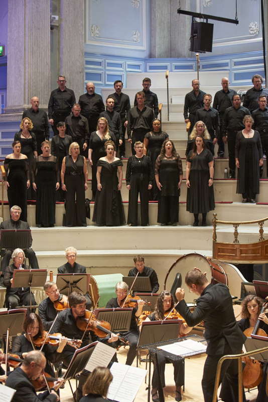 Antony Hermus conducting the Chorus and Orchestra of Opera North in Gluck's 'Orfeo ed Euridice'. Photo © 2022 Justin Slee