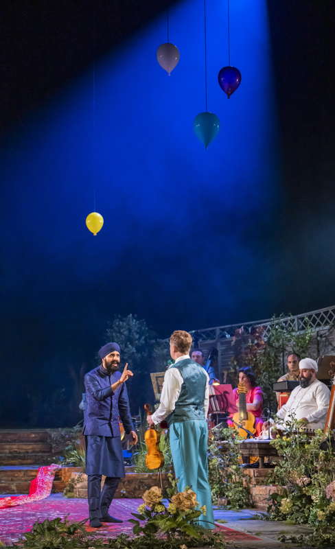 Kaviraj Singh as Caronte and Nicholas Watts as Orpheus. Photo © 2022 Tristram Kenton