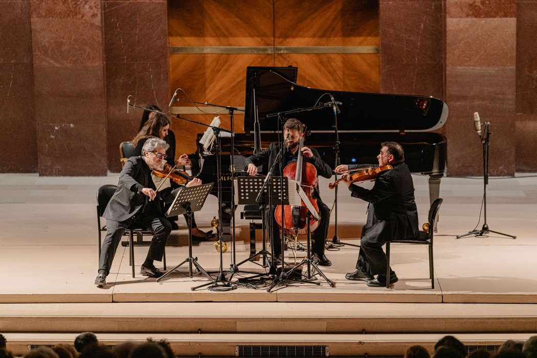 Giorgia Tommasi at the piano with, from left to right, Gabriele Pieranunzi, Danilo Squitieri and Francesco Fiore performing at the Aula Magna of La Sapienza University in Rome. Photo © 2023 Andrea Caramelli