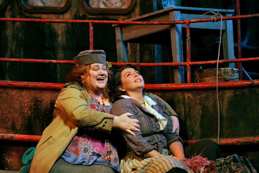 Stephanie Blythe (left) and Maria Guleghina in Puccini's 'Il Tabarro', the first part of 'Il trittico', at New York Metropolitan Opera. Photo © 2007 Ken Howard