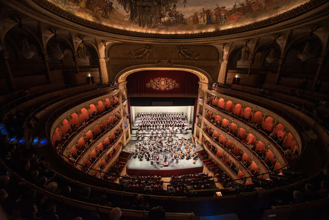 The chorus and orchestra of Opera di Roma conducted by Michele Mariotti in Verdi's Requiem. Photo © 2023 Fabrizio Sansoni