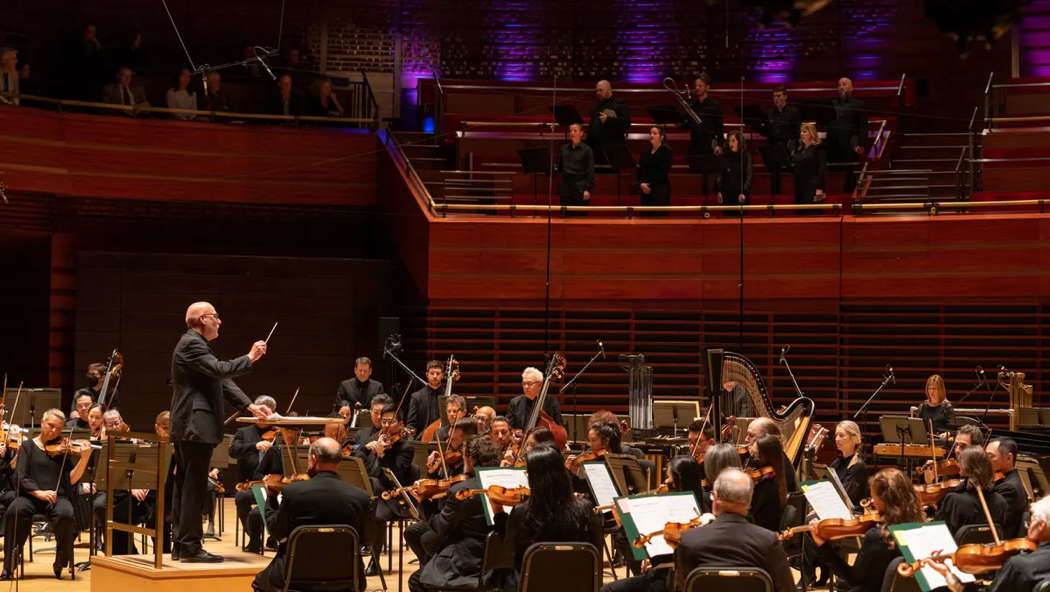 Donald Nally conducts The Crossing and the Philadelphia Orchestra in John Luther Adams' 'Vespers of the Blessed Earth'. Photo © 2023 Margo Reed