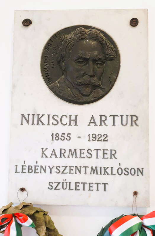 To commemorate their celebrated citizen, the village of Lébényszentmiklós named a street after Arthur Nikisch and erected a plaque in his honour. Photo © 2023 Anett Fodor