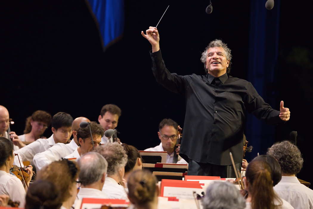 Giancarlo Guerrero and the Boston Symphony Orchestra perform Mahler at Tanglewood. Photo © 2023 Hilary Scott