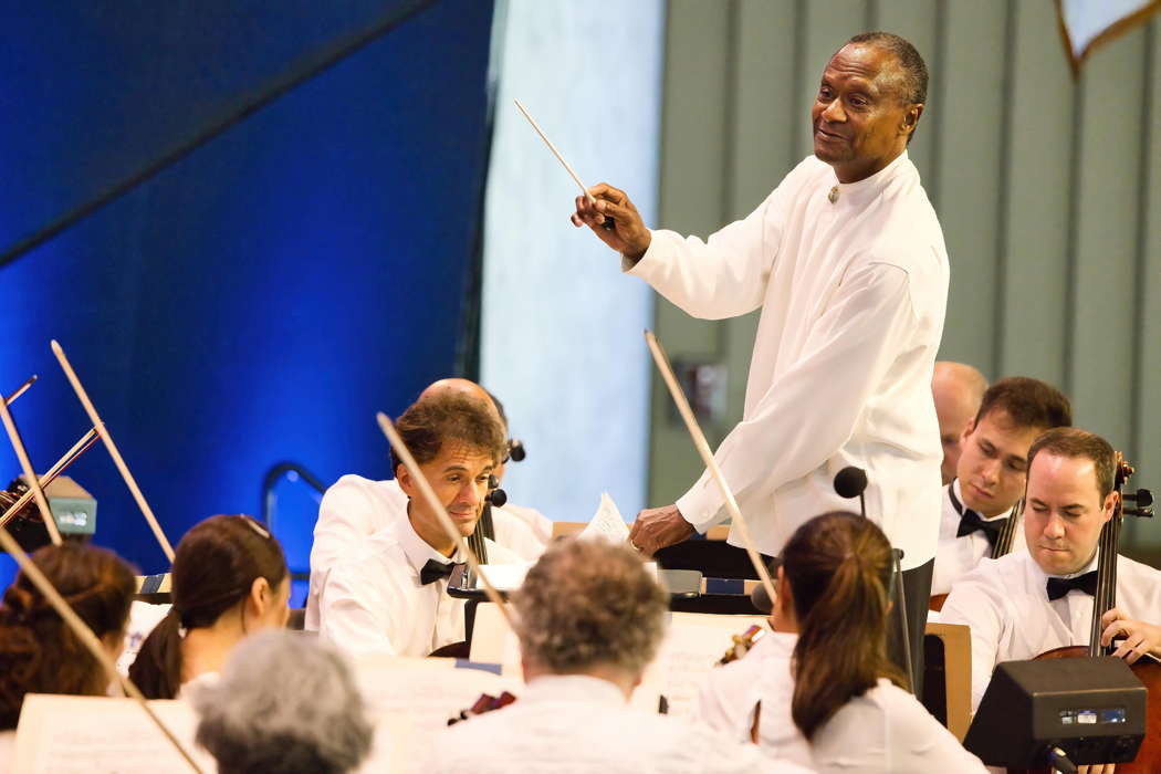 Thomas Wilkins conducts the Boston Symphony Orchestra at Tanglewood on 23 July 2023. Photo © 2023 Hilary Scott