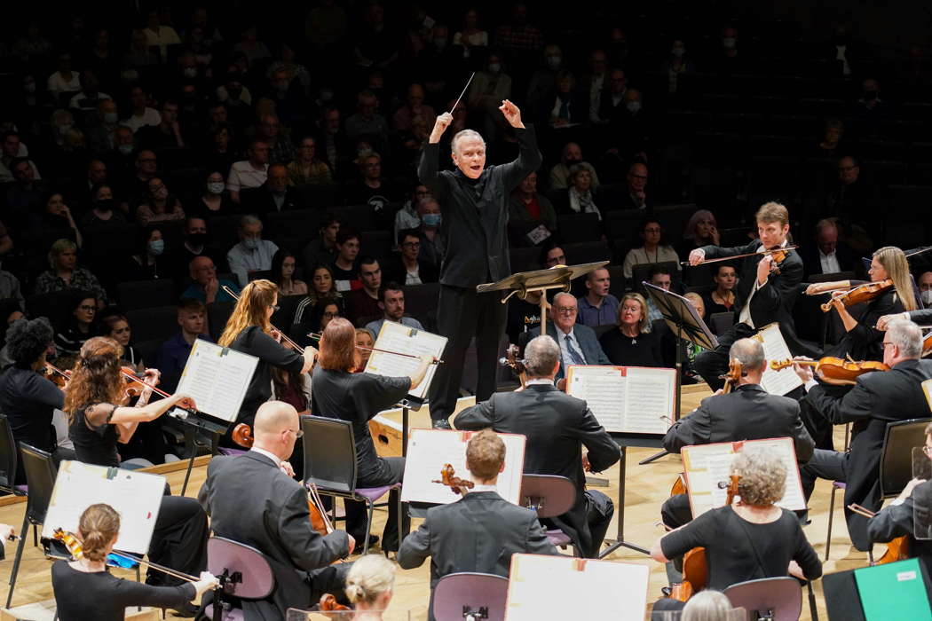 Mark Elder conducting the Hallé Orchestra. Photo © Bill Lam