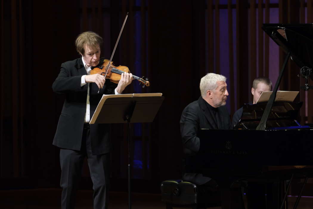 Anthony Marwood (left) and Thomas Adès at the La Jolla Music Society's Summerfest. Photo © 2023 Ken Jacques