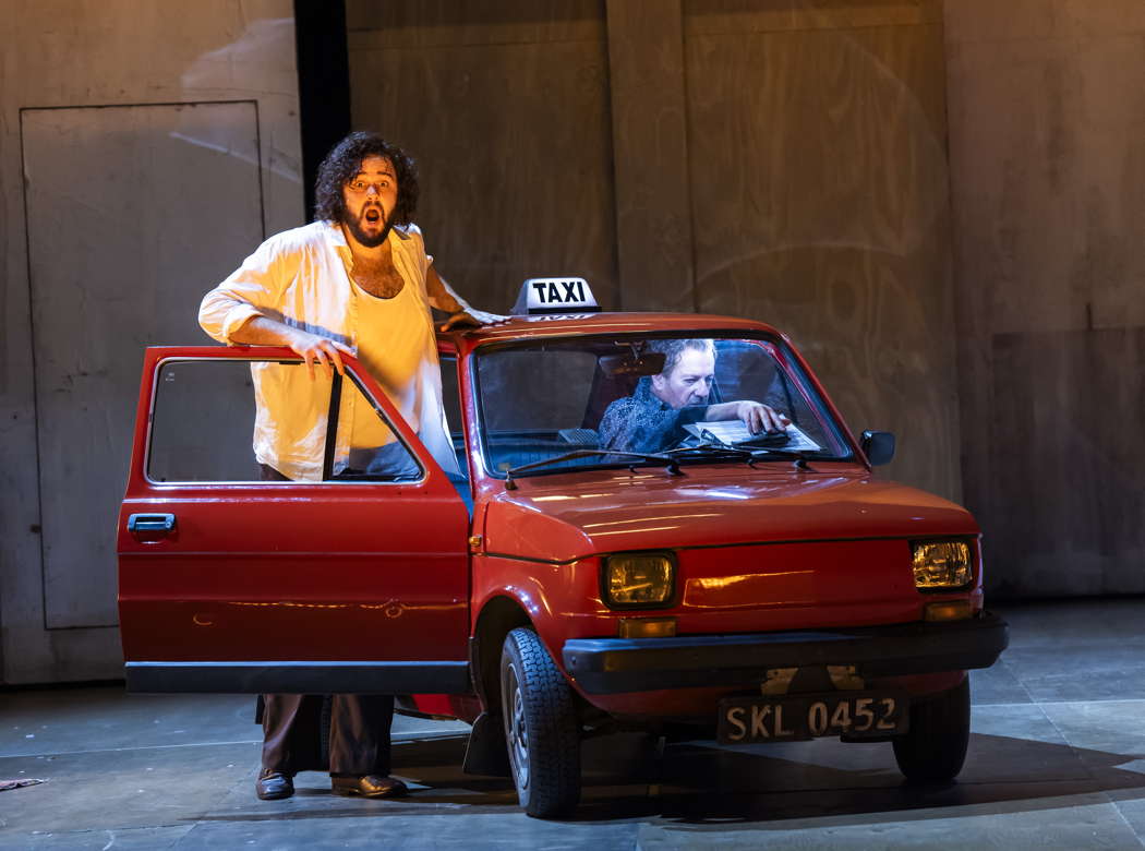 Andrés Presno as Turiddù (left) and Robert Hayward as Alfio in Mascagni's 'Cavalleria Rusticana' at Leeds Grand Theatre on 15 February 2024. Photo © 2024 Tristram Kenton