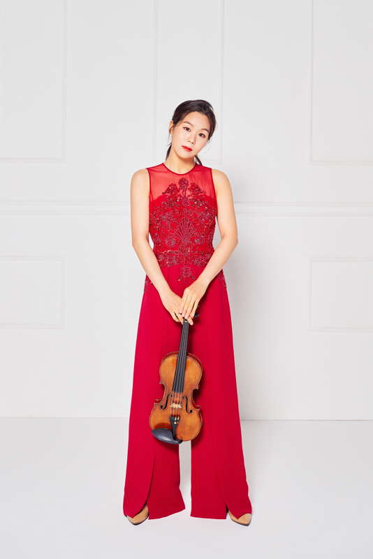 American violinist Esther Yoo. Photo © 2021 Je Won Kim