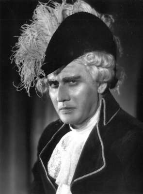 Jerzy Artysz (1930-2024) as Scarpio in 'Tosca'. Photo © 1959 Franciszek Myszkowski