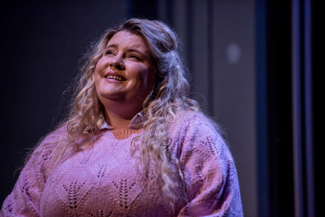 Elizabeth Findon as Mrs Waters in Ethel Smyth's 'The Boatswain's Mate' at the Buxton Festival. Photo © 2024 Genevieve Girling