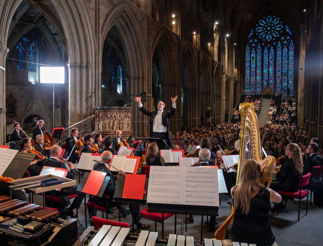 Samuel Hudson conducts the dramatic performance of Sarah Kirkland Snider's 'Mass for the Endangered'. Photo © 2024 James O'Driscoll