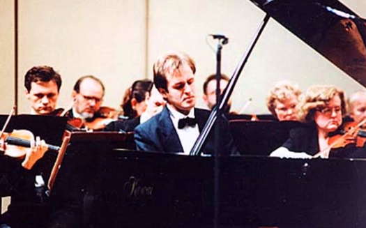 Viktor Lyadov (1966-2024) playing the Tchaikovsky Piano Concerto No 1 at the Hamamatsu International Piano Competition in 1994