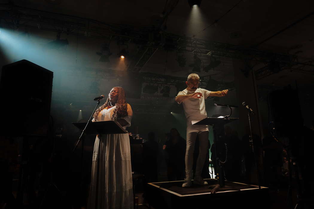 Victoria Oruwari and Charles Hazlewood performing Górecki's 'Symphony of Sorrowful Songs'. Photo © 2024 Eljay Briss
