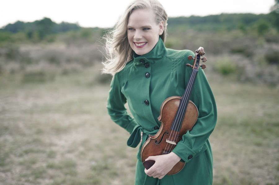 Simone Lamsma. Photo © Otto van den Toorn