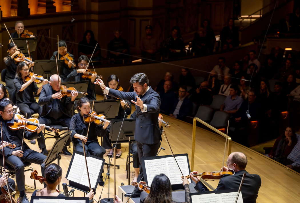 Antonio Méndez conducting the San Diego Symphony Orchestra. Photo © 2024 Jenna Gilmer
