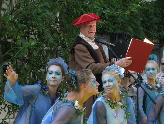Hans-Peter Lehmann (1938-2025, top) performing in 'A Midsummer Night's Dream'. Photo © 2010 Heiko Jacobs
