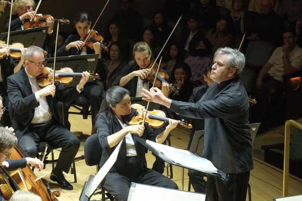 Antonio Pappano conducting the London Symphony Orchestra in La Jolla. Photo © 2025 Ken Jacques