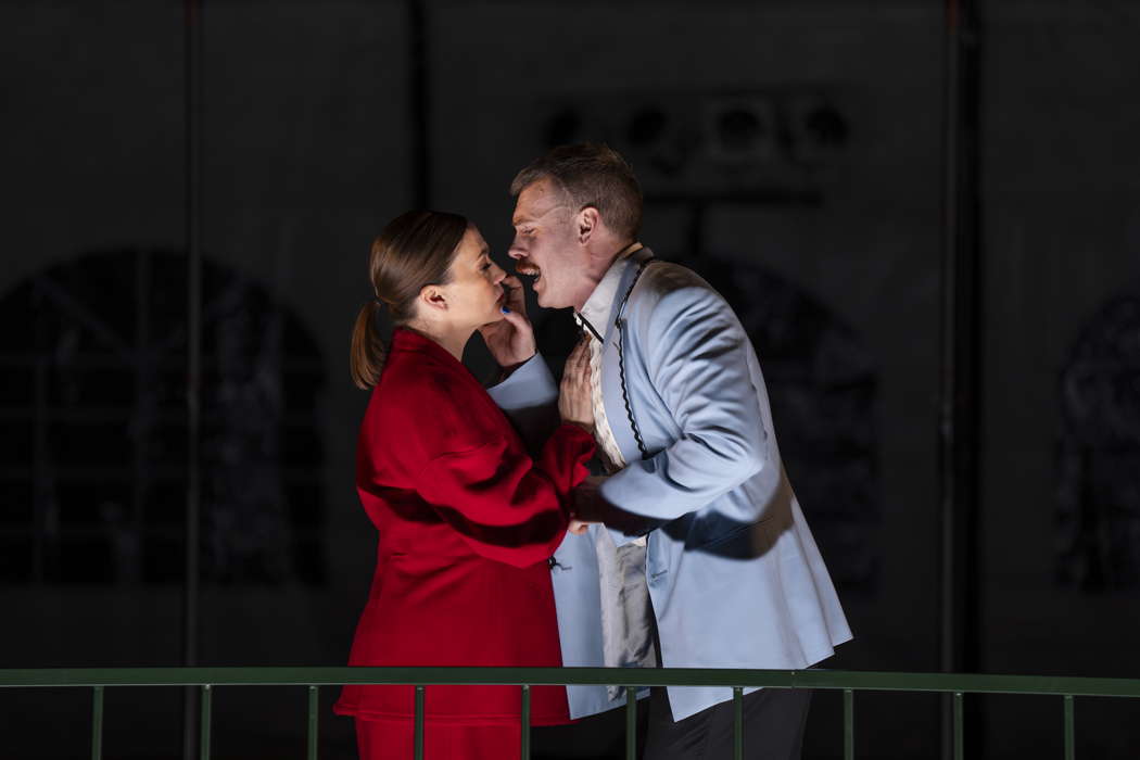 Rupert Charlesworth as Lord Darnley and Heidi Stober as Mary in ENO's 'Mary, Queen of Scots'. Photo © 2025 Ellie Kurttz
