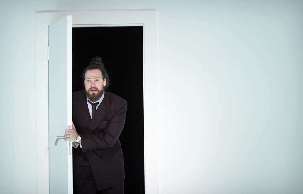 Cody Quattlebaum as Count Almaviva in English National Opera's 'The Marriage of Figaro'. Photo © 2025 Zoe Martin