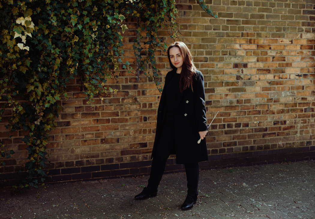 British/Irish conductor Olivia Clarke. Photo © 2021 Rebecca Need-Menear