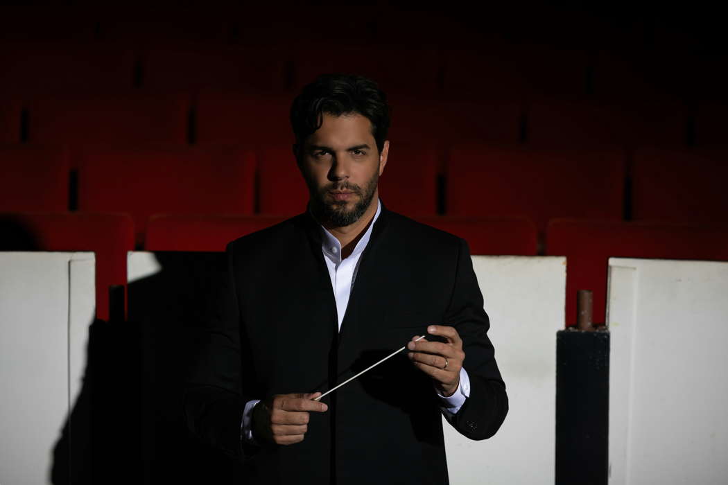 Domingo Hindoyan. Photo © 2025 Chelsea Lauren / LA Opera