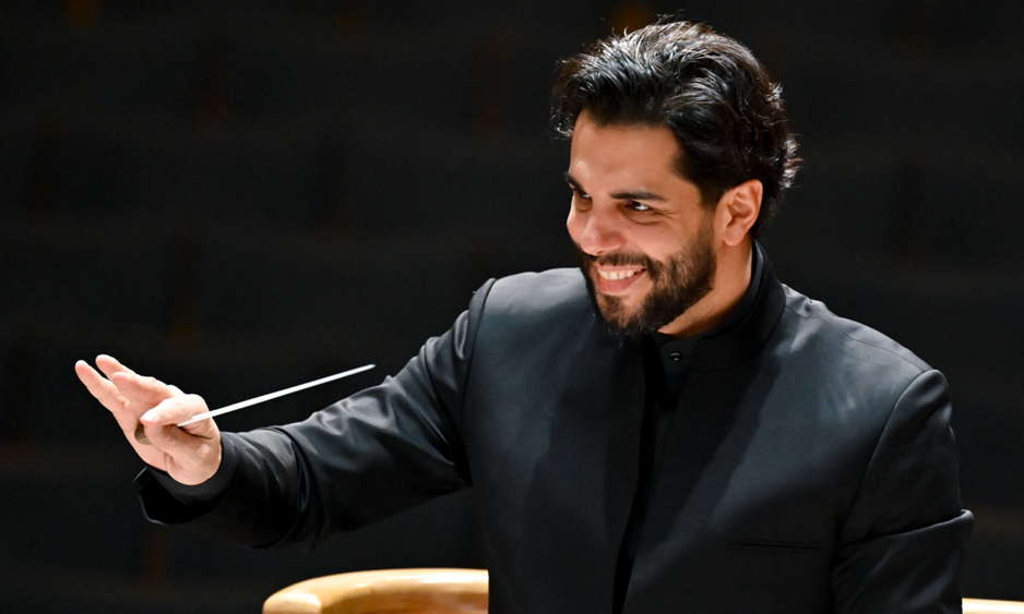 Domingo Hindoyan. Photo © Chris Christodoulou